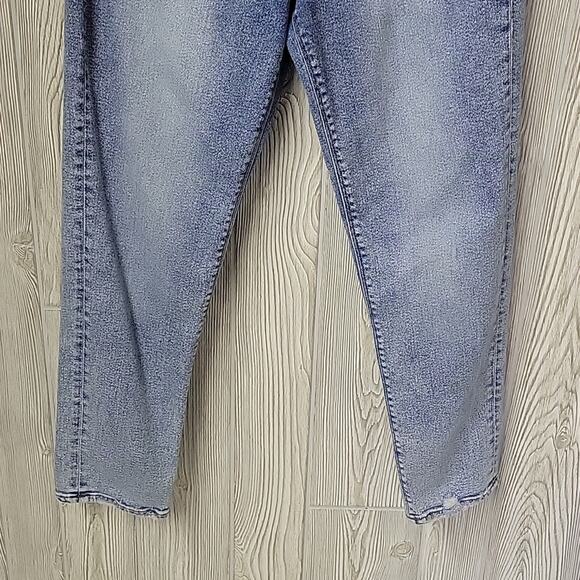 American Eagle Outfitters Slight Distressed Mom Jean Womens 8 - Picture 3 of 11